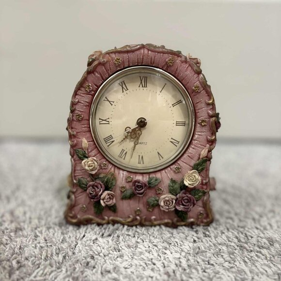 Vintage Pink & Floral with Vines Counter Clock (battery operated) - Picture 1 of 5